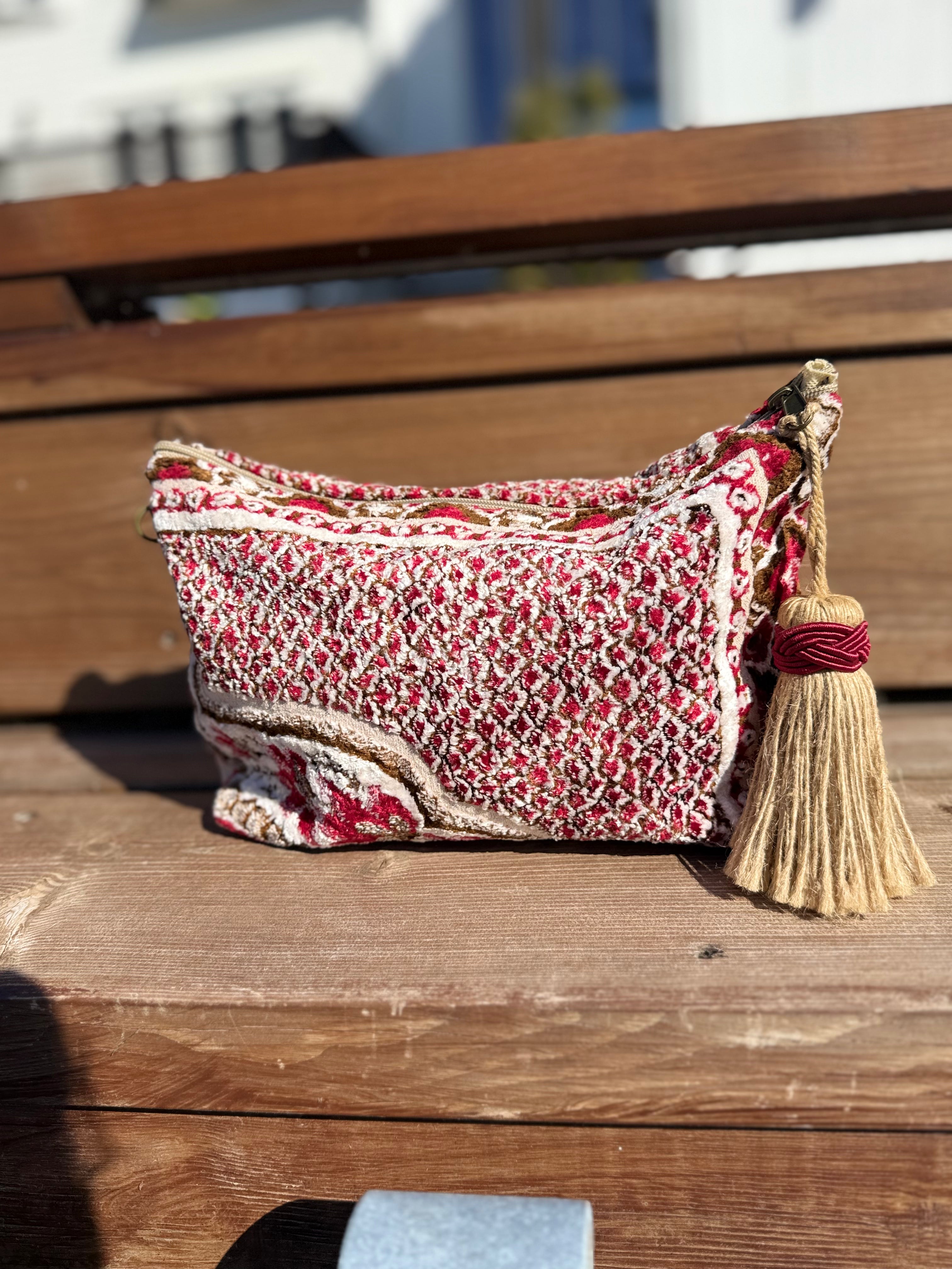 Clutch laget av Marokkanske tepper med håndlaget dusk