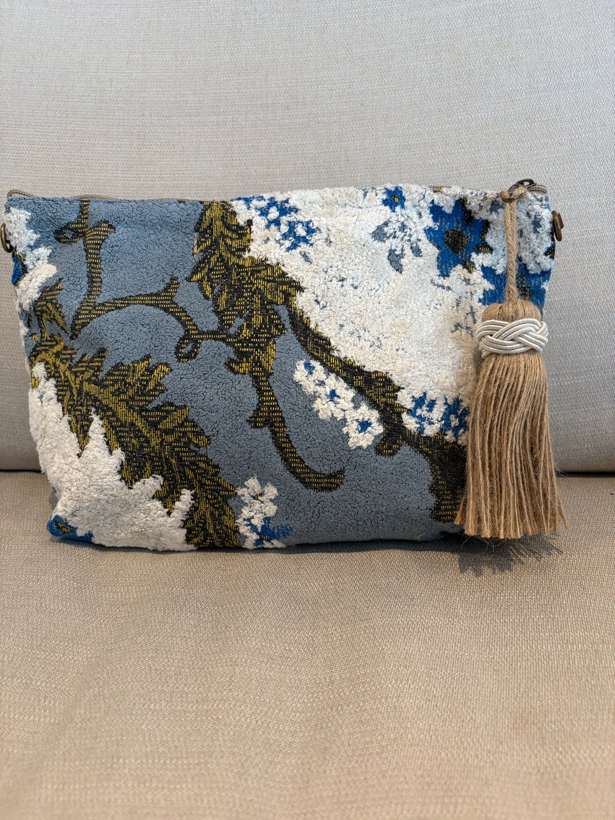 Clutch laget av Marokkanske tepper med håndlaget dusk
