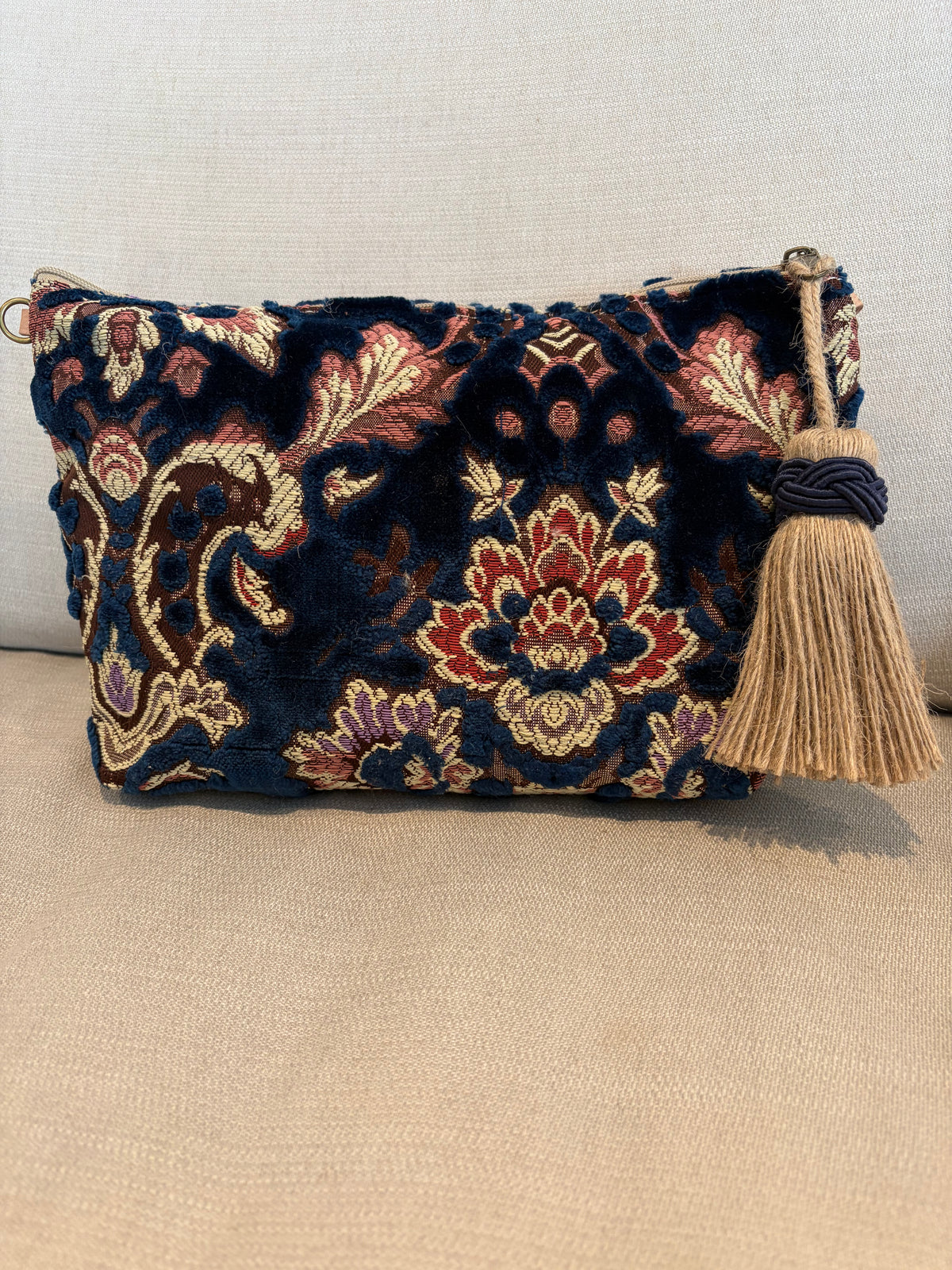 Clutch laget av Marokkanske tepper med håndlaget dusk