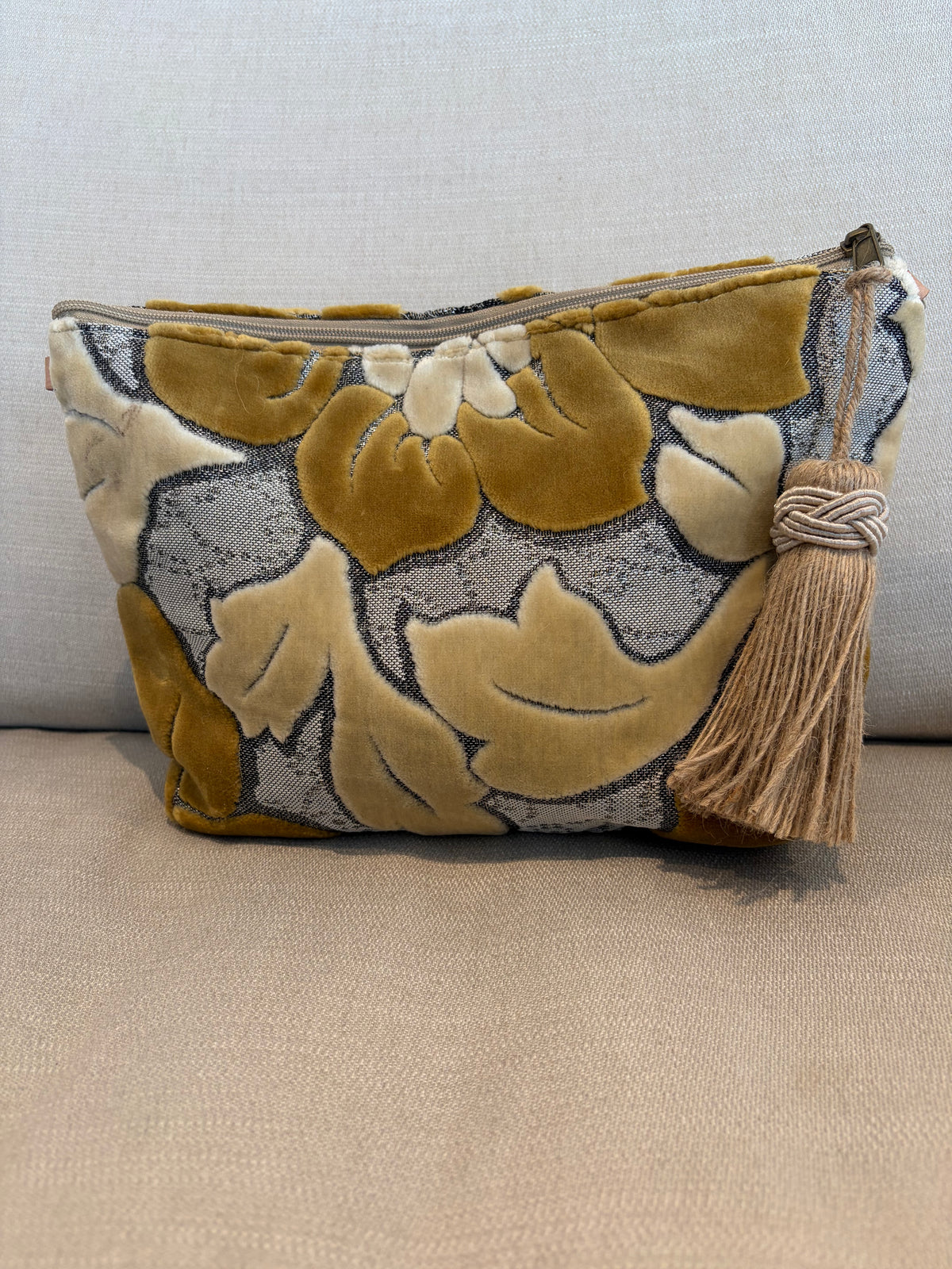 Clutch laget av Marokkanske tepper med håndlaget dusk